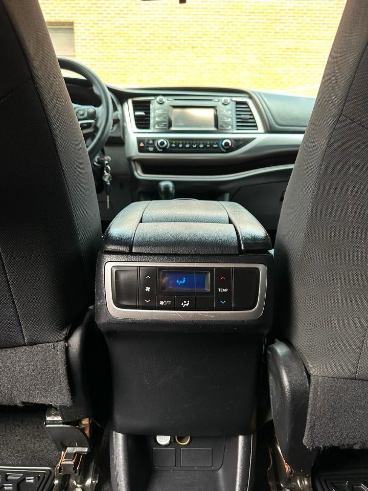 2016 Toyota Highlander AWD 4dr LE Photo