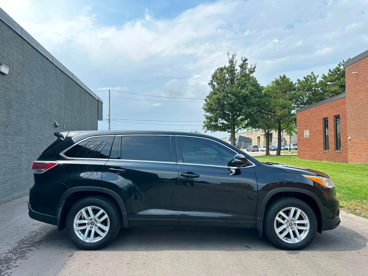 2016 Toyota Highlander AWD 4dr LE Photo