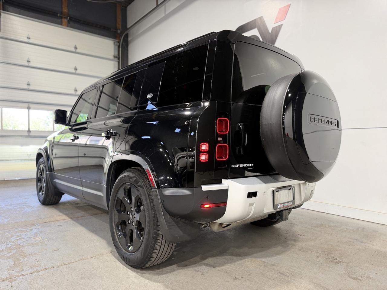 2023 Land Rover Defender SE Photo
