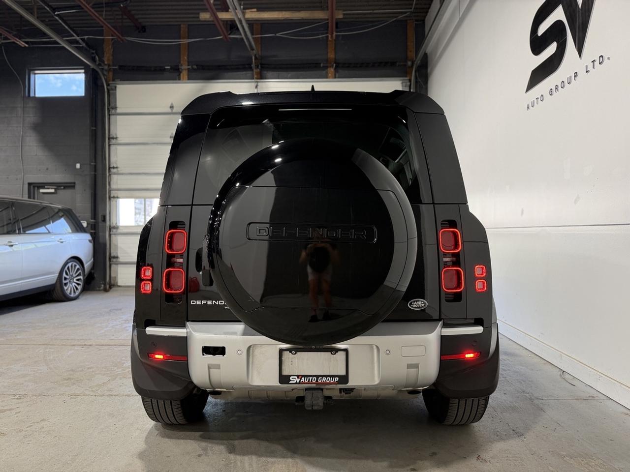 2023 Land Rover Defender SE Photo