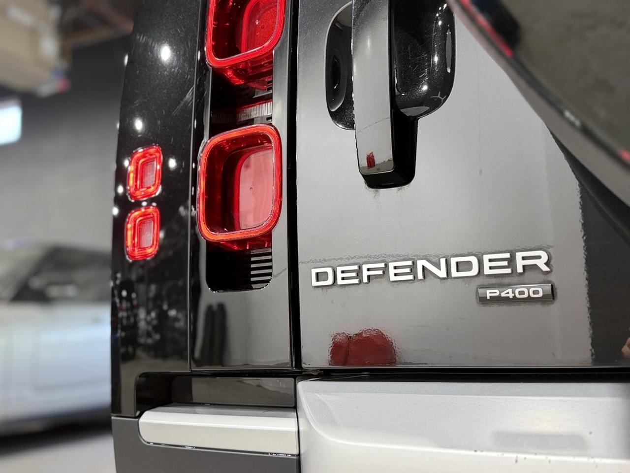 2023 Land Rover Defender SE Photo