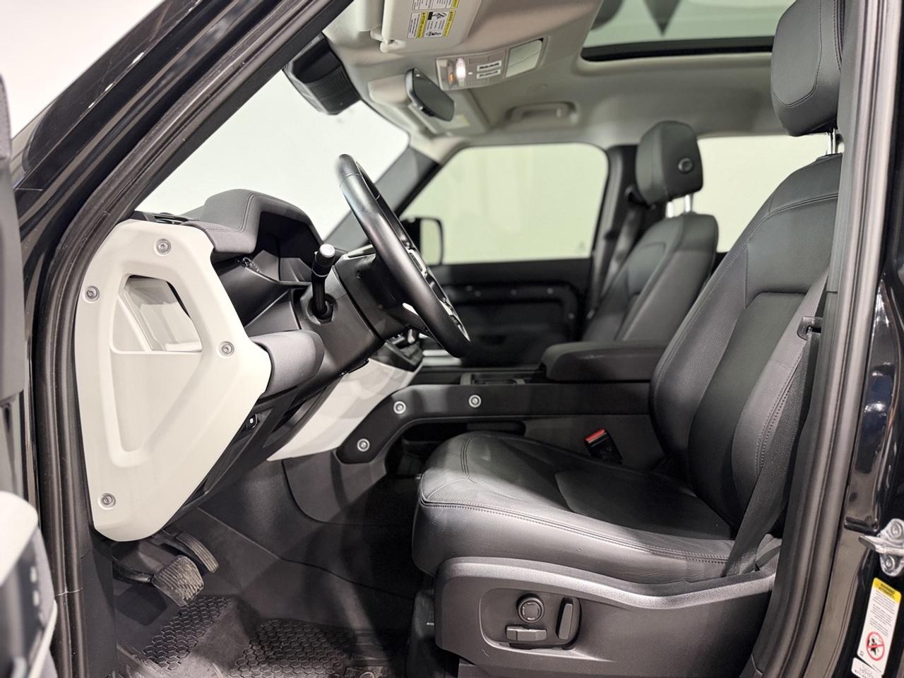 2023 Land Rover Defender SE Photo