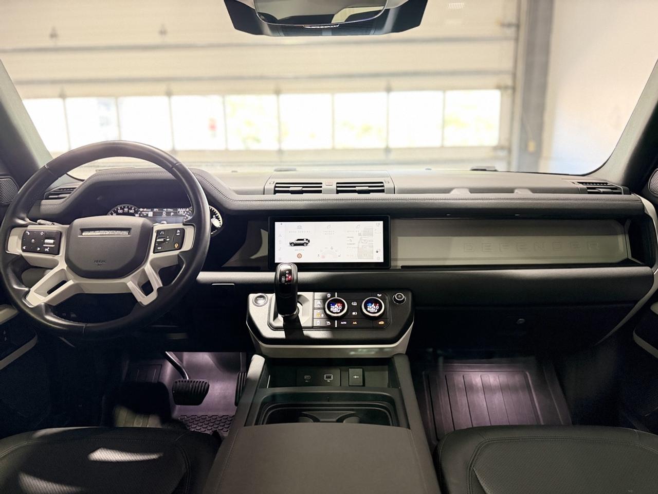 2023 Land Rover Defender SE Photo