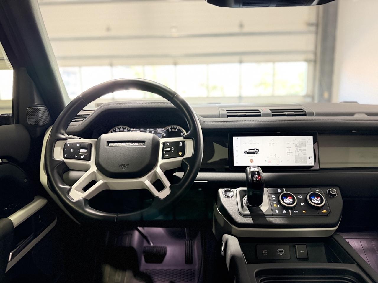 2023 Land Rover Defender SE Photo