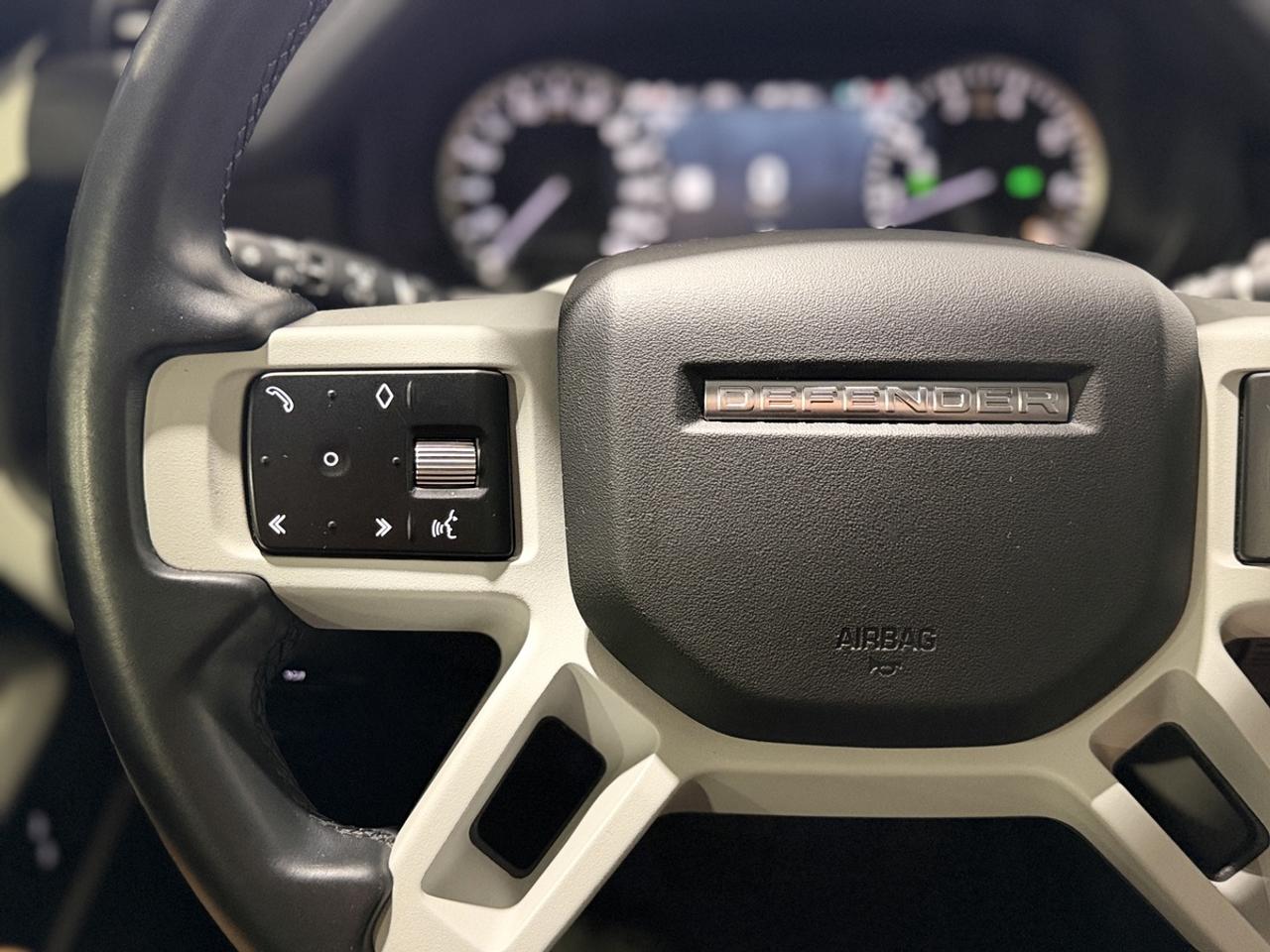 2023 Land Rover Defender SE Photo