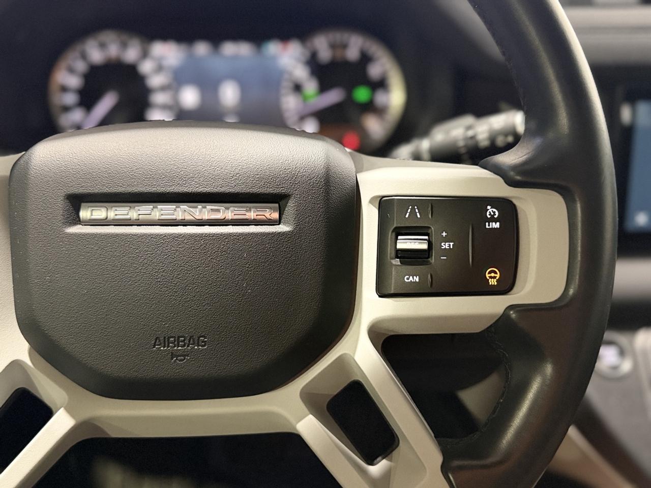 2023 Land Rover Defender SE Photo