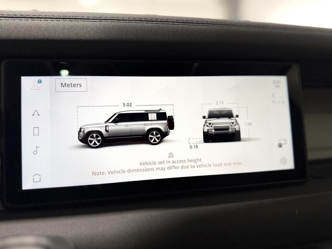 2023 Land Rover Defender SE Photo