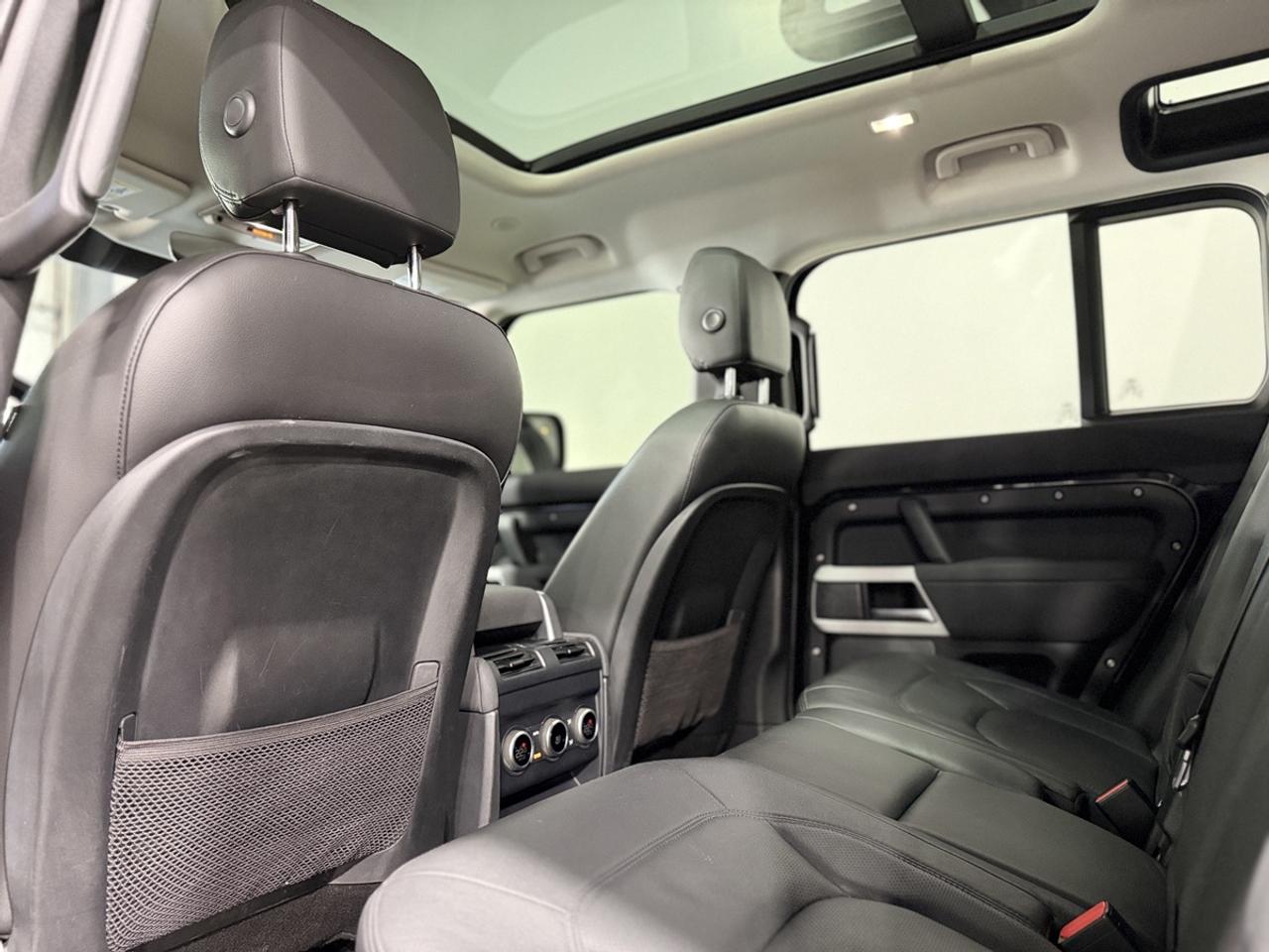 2023 Land Rover Defender SE Photo