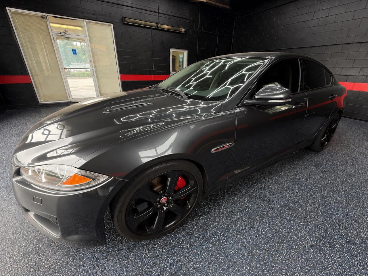 2015 Jaguar XFR SUPERCHARGED V8 Premium Photo