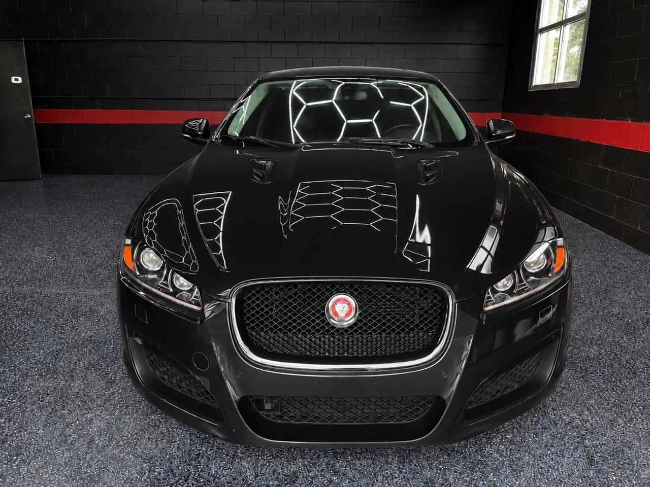 2015 Jaguar XFR SUPERCHARGED V8 Premium Photo5