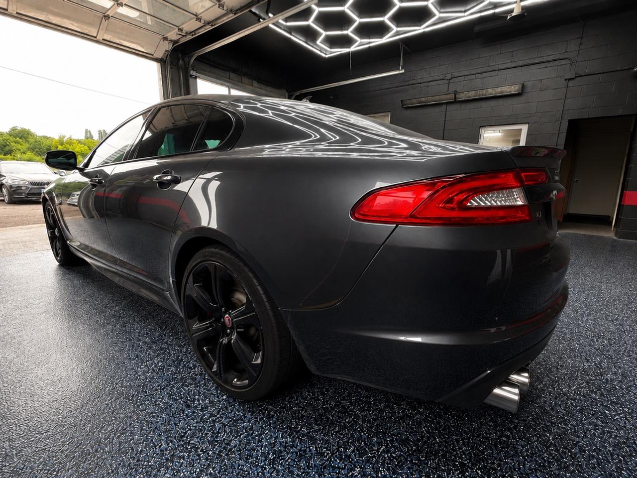 2015 Jaguar XFR SUPERCHARGED V8 Premium Photo