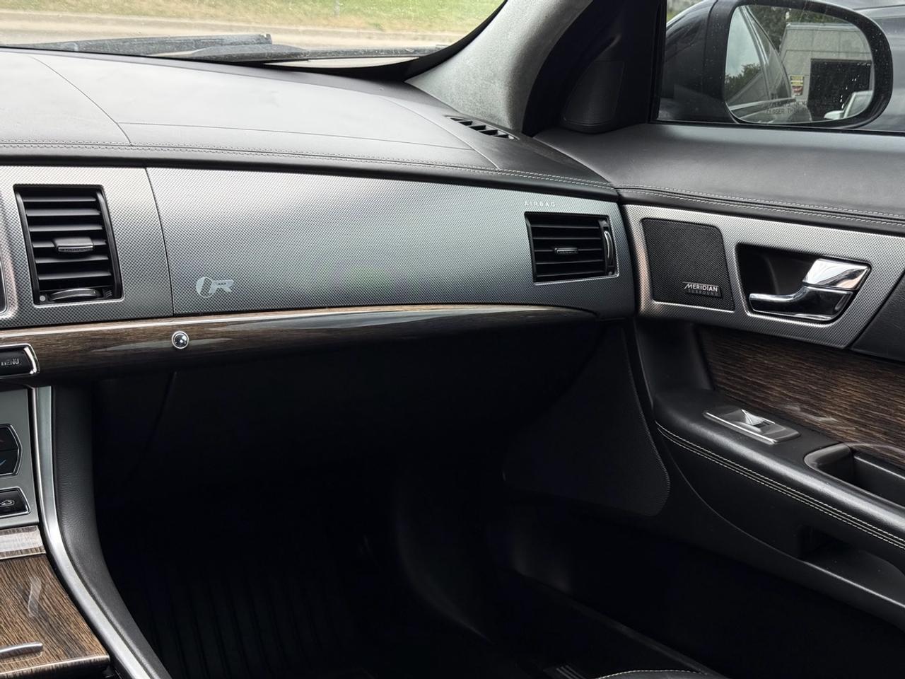 2015 Jaguar XFR SUPERCHARGED V8 Premium Photo