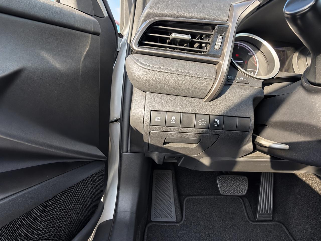 2021 Toyota Camry Hybrid LE Photo