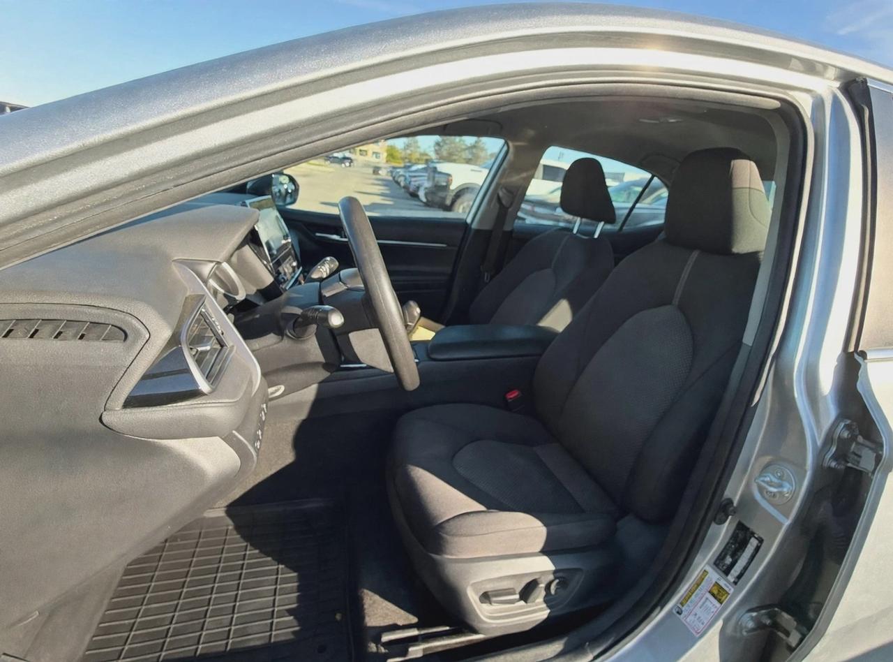 2021 Toyota Camry Hybrid LE Photo