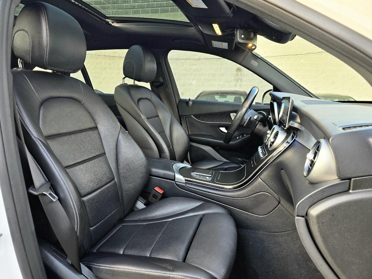 2021 Mercedes-Benz GLC 300 AMG 4Matic Photo