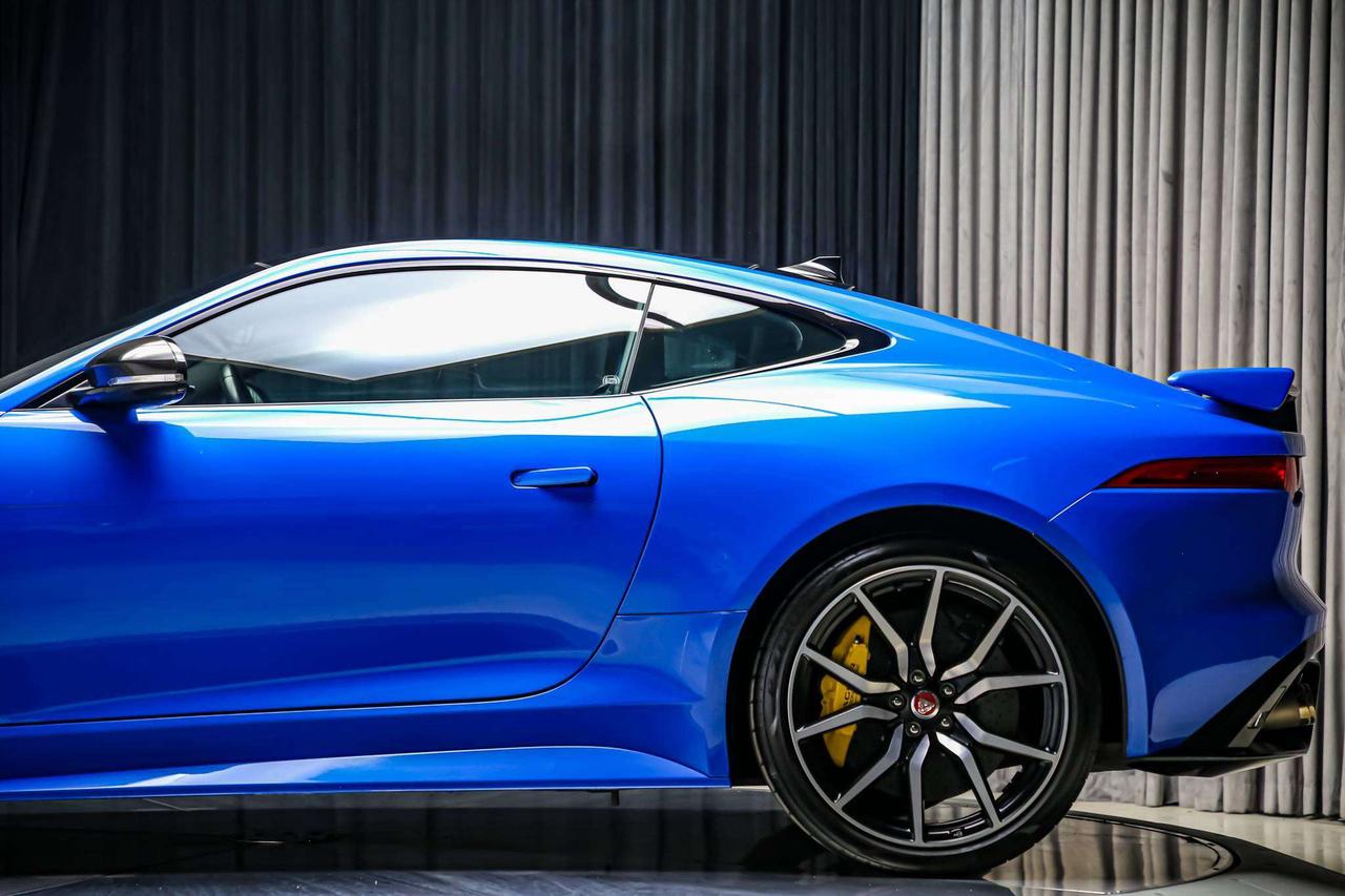 2017 Jaguar F-Type SVR AWD V8 SC 575HP CARBONCERAMIC NOACCIDNT LOWKM Photo