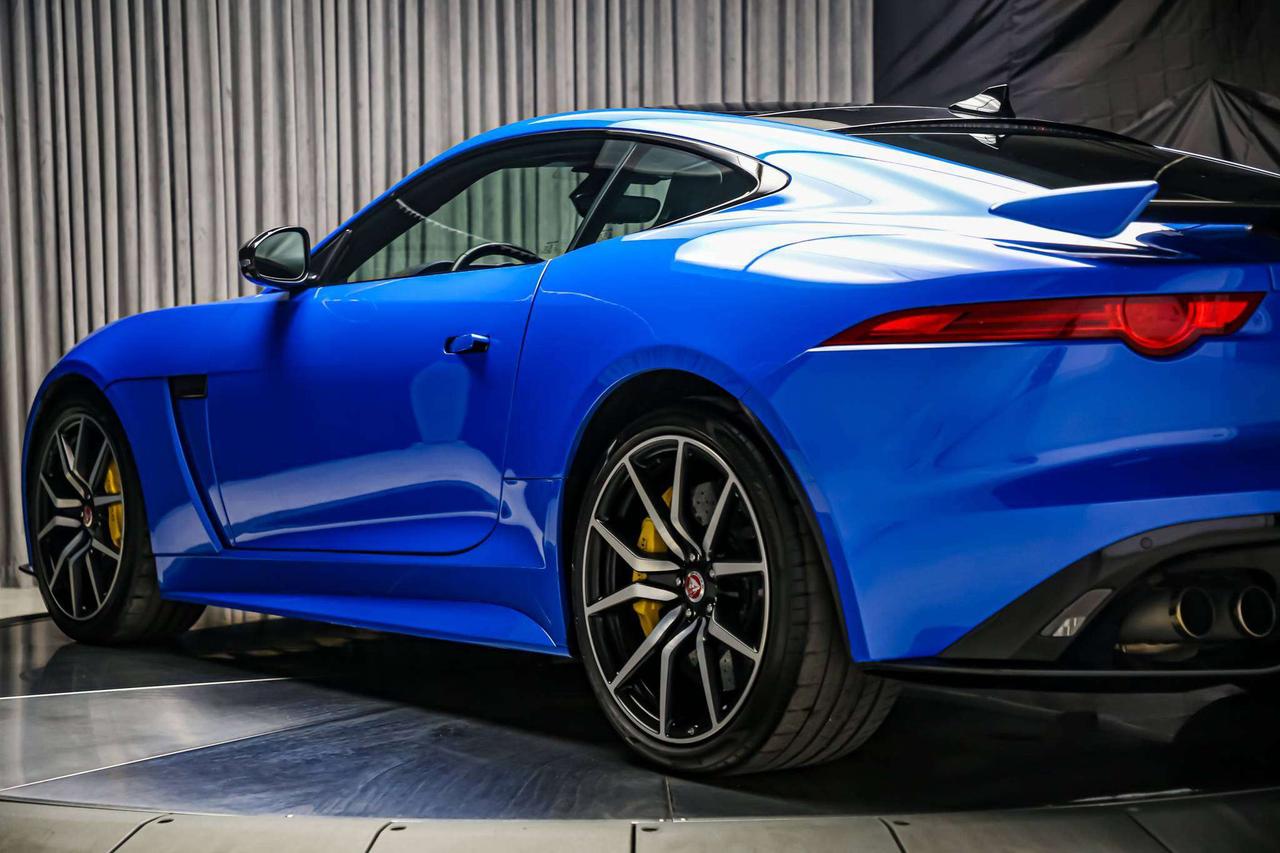 2017 Jaguar F-Type SVR AWD V8 SC 575HP CARBONCERAMIC NOACCIDNT LOWKM Photo