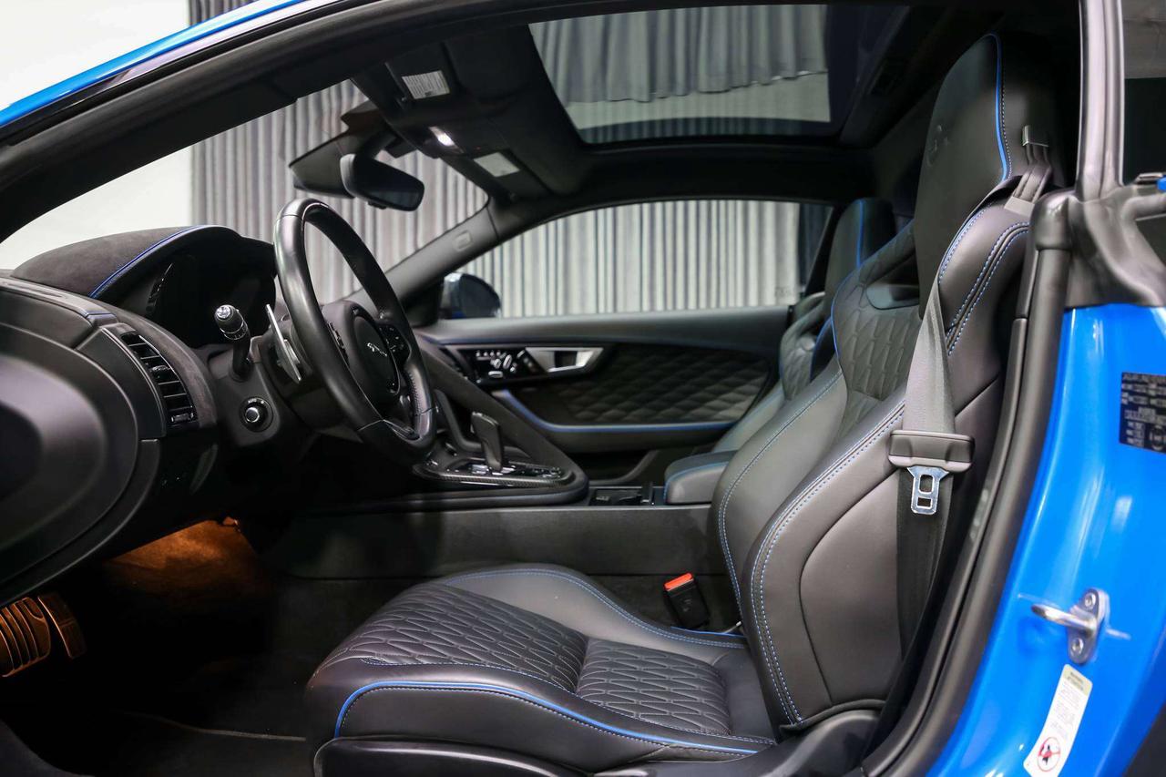 2017 Jaguar F-Type SVR AWD V8 SC 575HP CARBONCERAMIC NOACCIDNT LOWKM Photo