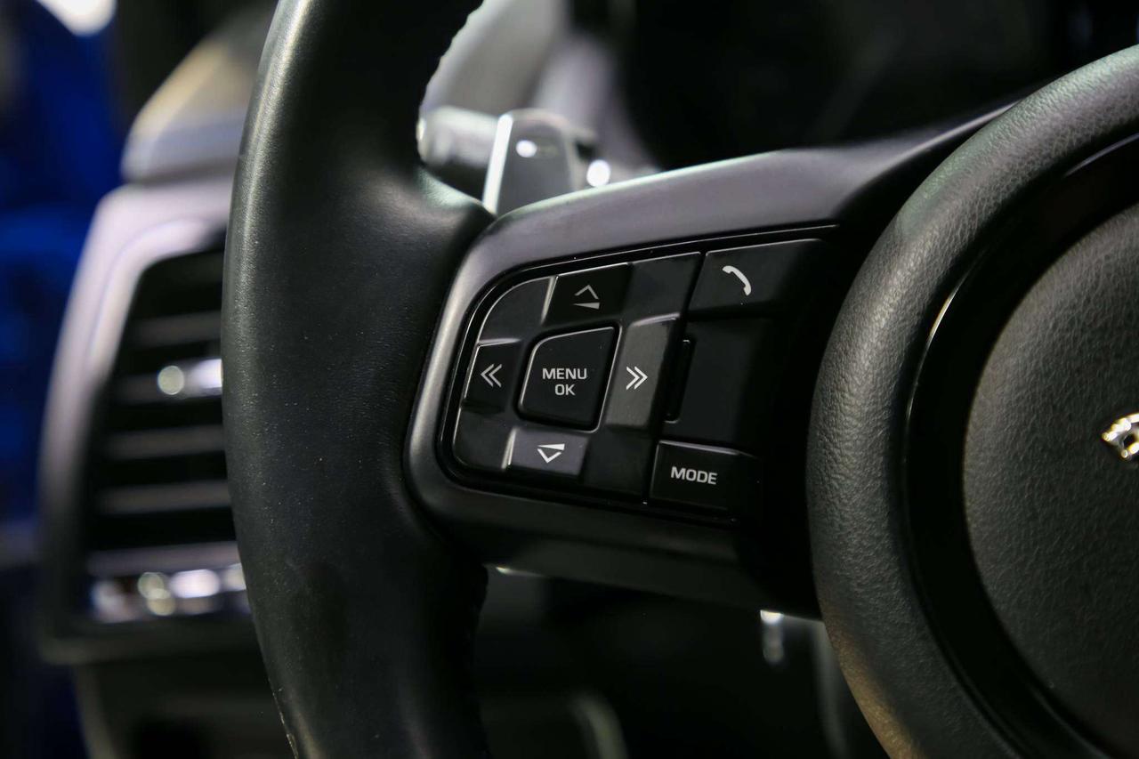 2017 Jaguar F-Type SVR AWD V8 SC 575HP CARBONCERAMIC NOACCIDNT LOWKM Photo