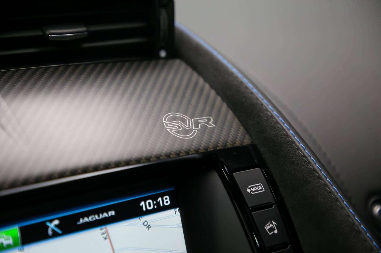 2017 Jaguar F-Type SVR AWD V8 SC 575HP CARBONCERAMIC NOACCIDNT LOWKM Photo