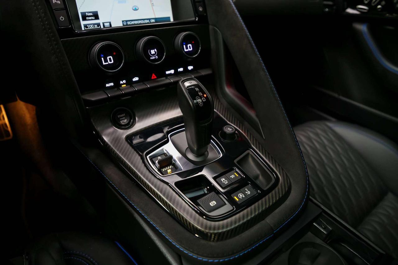 2017 Jaguar F-Type SVR AWD V8 SC 575HP CARBONCERAMIC NOACCIDNT LOWKM Photo