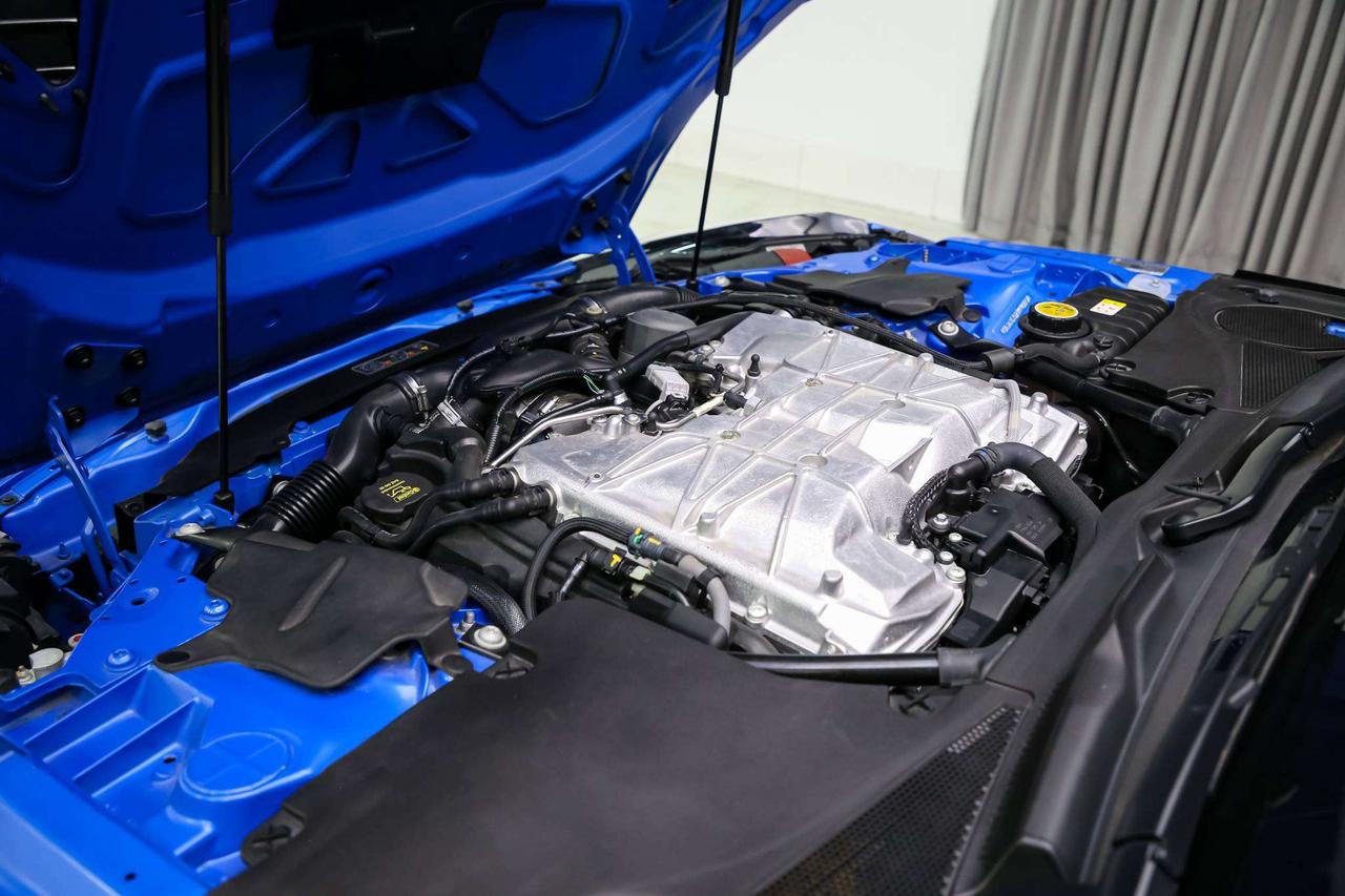 2017 Jaguar F-Type SVR AWD V8 SC 575HP CARBONCERAMIC NOACCIDNT LOWKM Photo