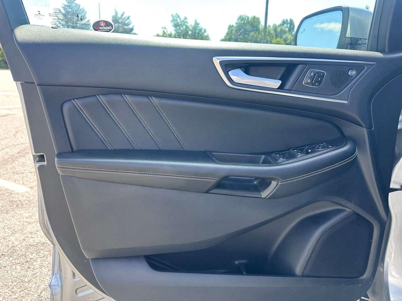 2021 Ford Edge ST Photo