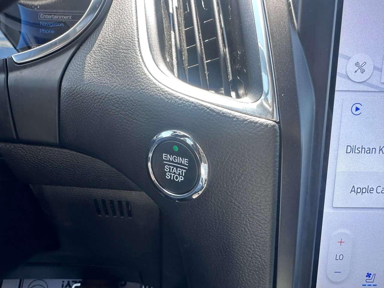2021 Ford Edge ST Photo