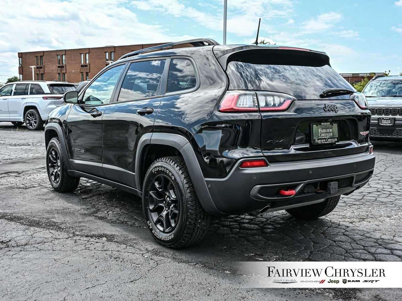2023 Jeep Cherokee Trailhawk 4x4 ELITE   DUAL PANO ROOF   ALPINE   CARPLAY   TRAILER TOW   REMOTE START Photo3