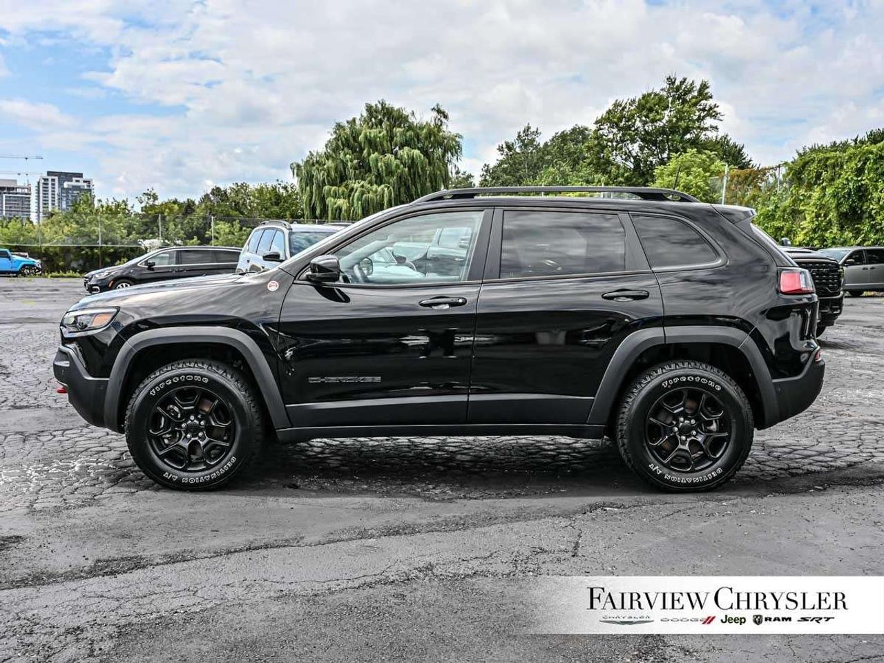 2023 Jeep Cherokee Trailhawk 4x4 ELITE   DUAL PANO ROOF   ALPINE   CARPLAY   TRAILER TOW   REMOTE START Photo
