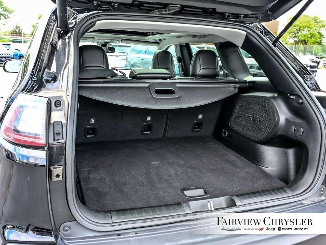 2023 Jeep Cherokee Trailhawk 4x4 ELITE   DUAL PANO ROOF   ALPINE   CARPLAY   TRAILER TOW   REMOTE START Photo