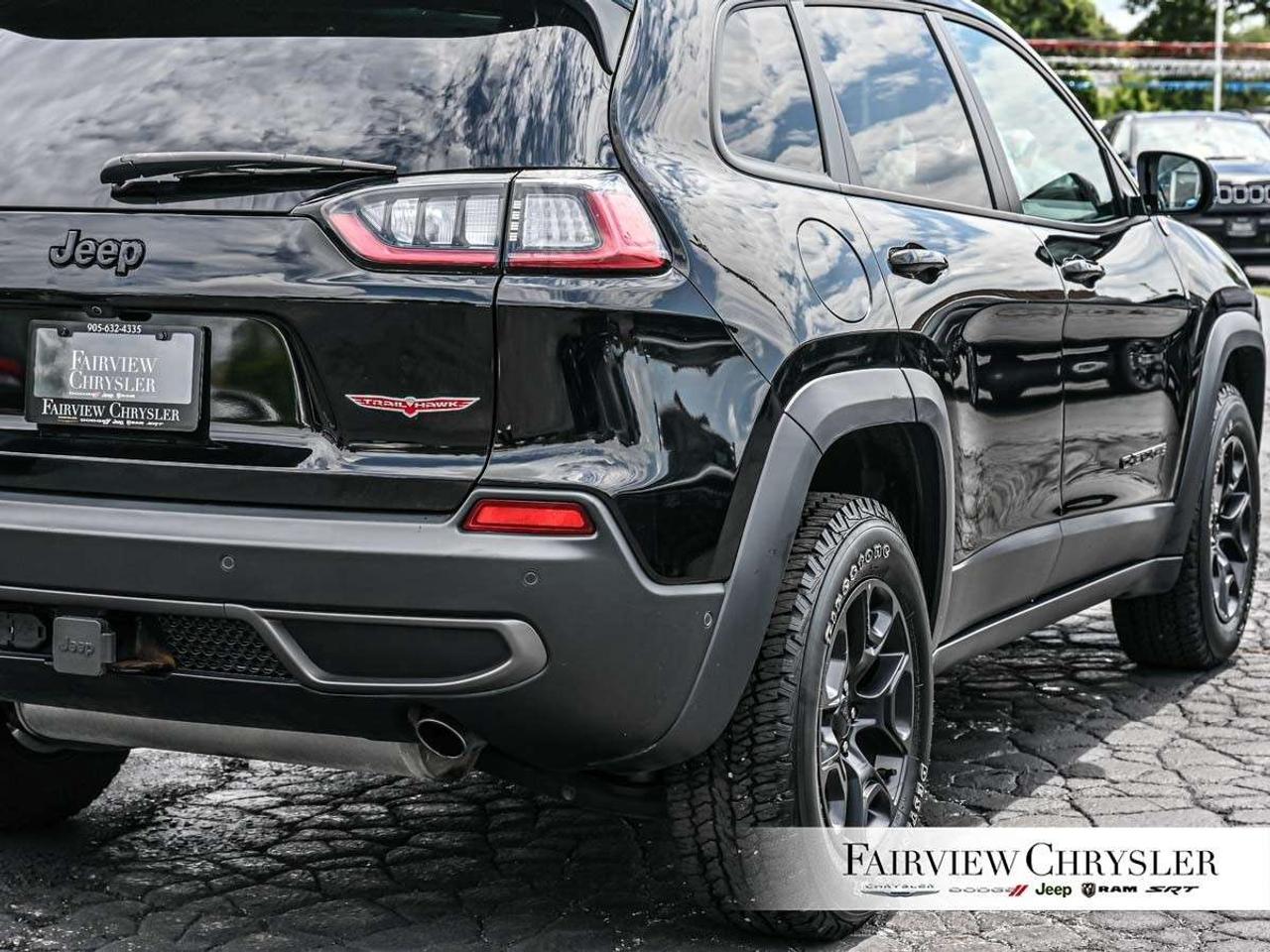 2023 Jeep Cherokee Trailhawk 4x4 ELITE   DUAL PANO ROOF   ALPINE   CARPLAY   TRAILER TOW   REMOTE START Photo