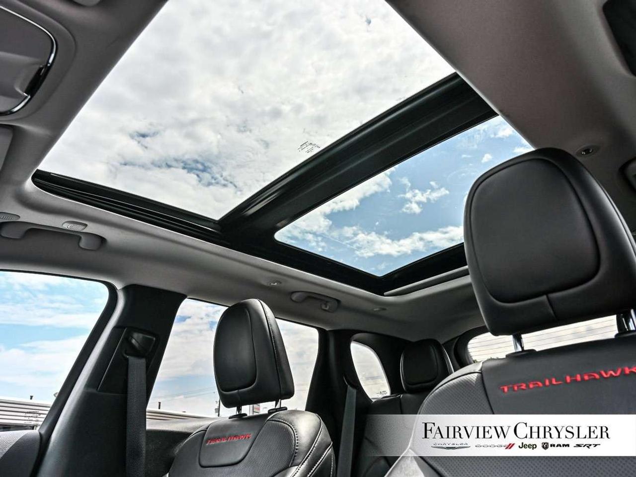 2023 Jeep Cherokee Trailhawk 4x4 ELITE   DUAL PANO ROOF   ALPINE   CARPLAY   TRAILER TOW   REMOTE START Photo