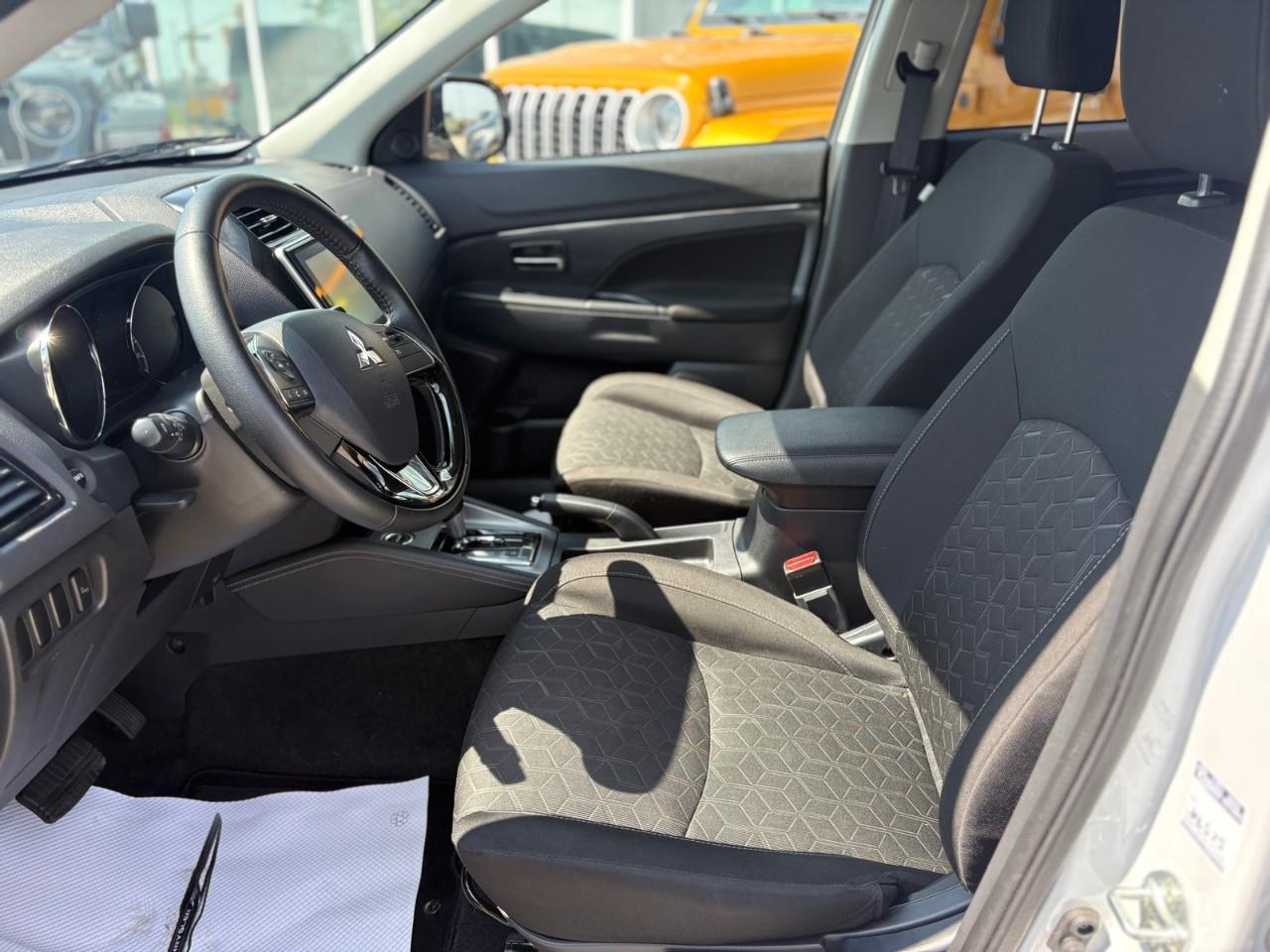 2024 Mitsubishi RVR SE 4dr AWC Photo