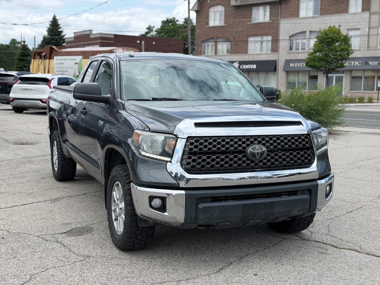 2018 Toyota Tundra SR5 Photo3