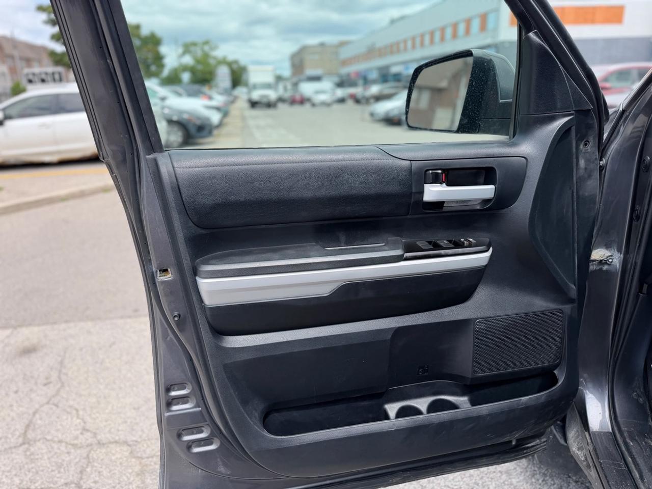 2018 Toyota Tundra SR5 Photo