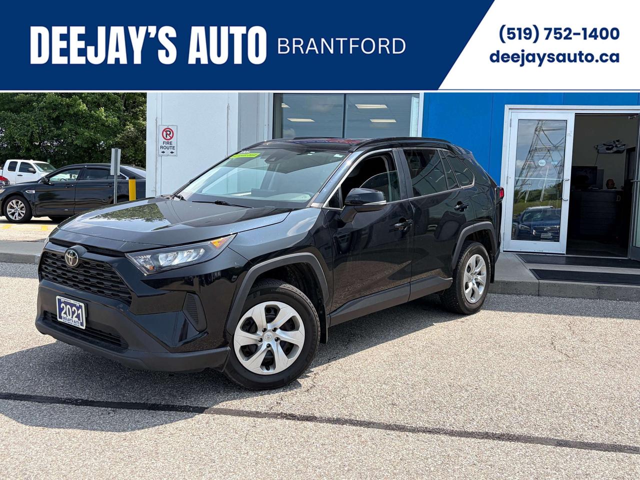 2021 Toyota RAV4 LE Photo0