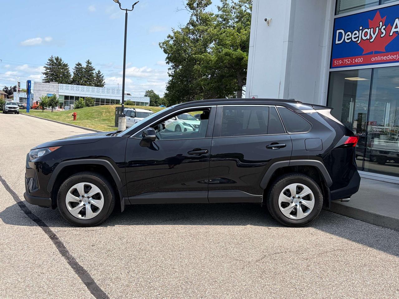 2021 Toyota RAV4 LE Photo