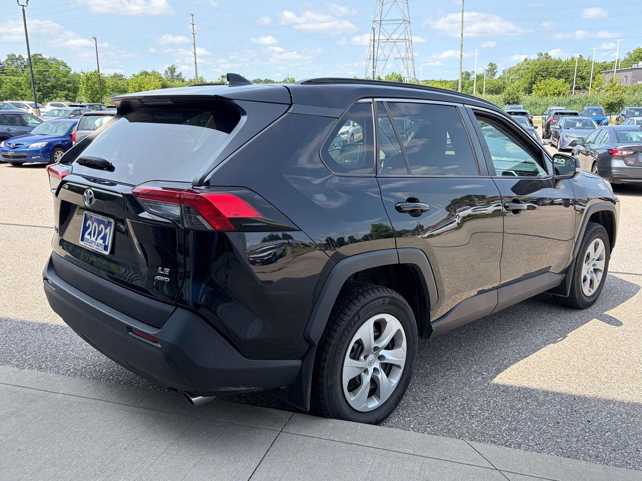 2021 Toyota RAV4 LE Photo