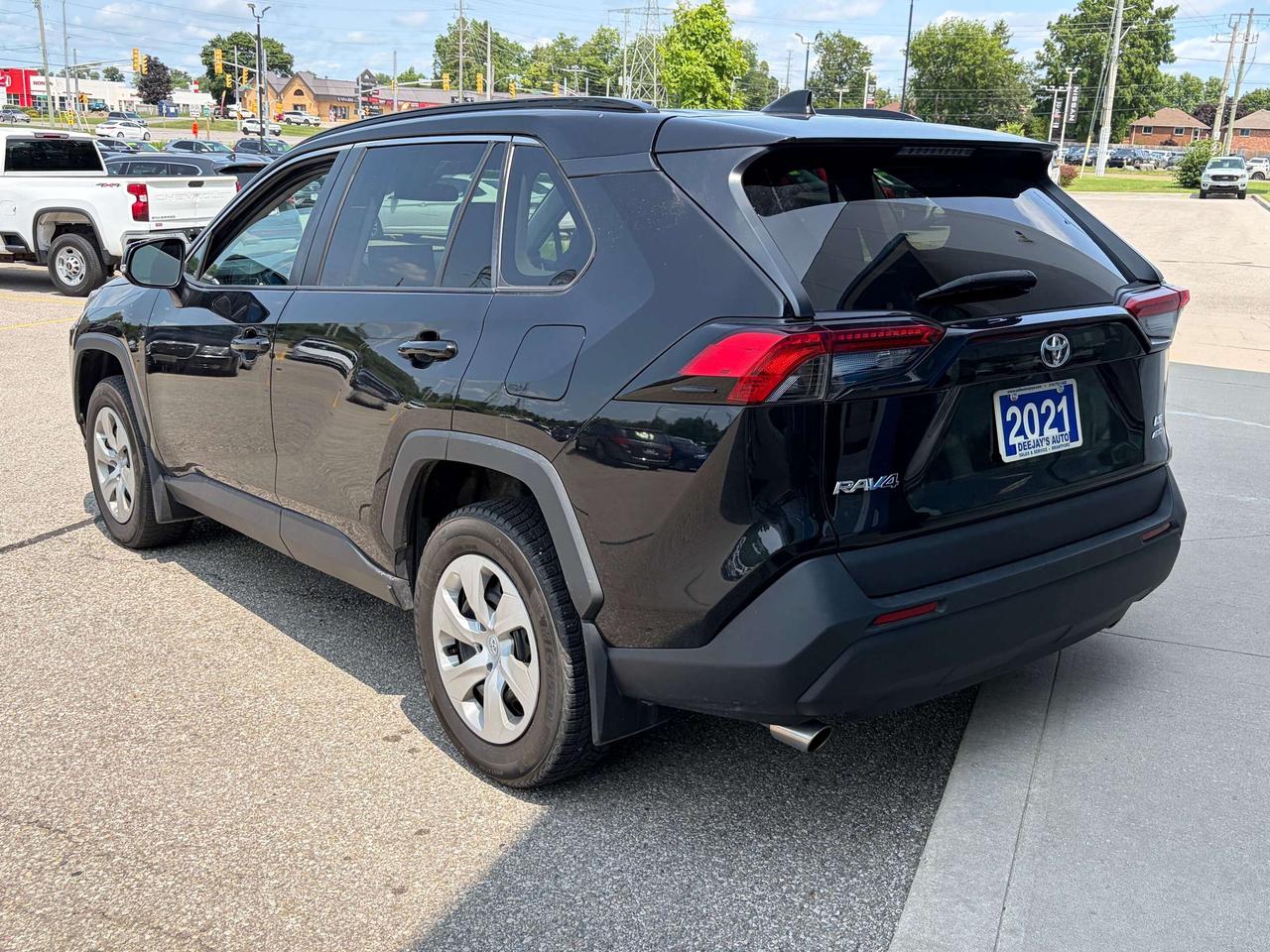 2021 Toyota RAV4 LE Photo