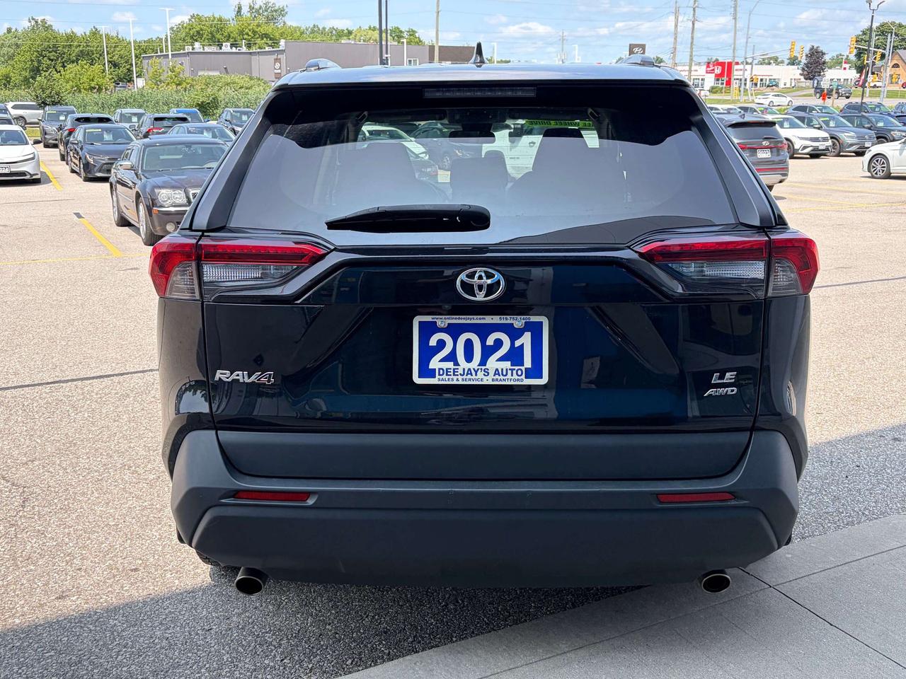 2021 Toyota RAV4 LE Photo