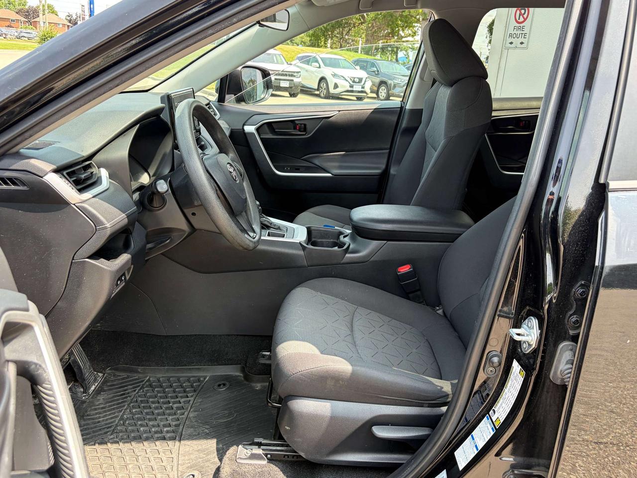 2021 Toyota RAV4 LE Photo