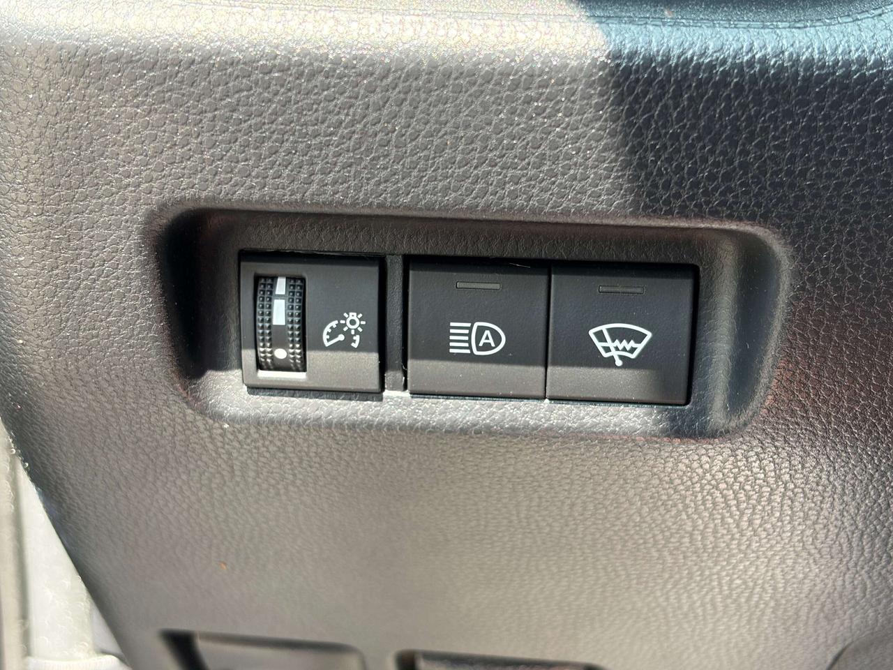 2021 Toyota RAV4 LE Photo