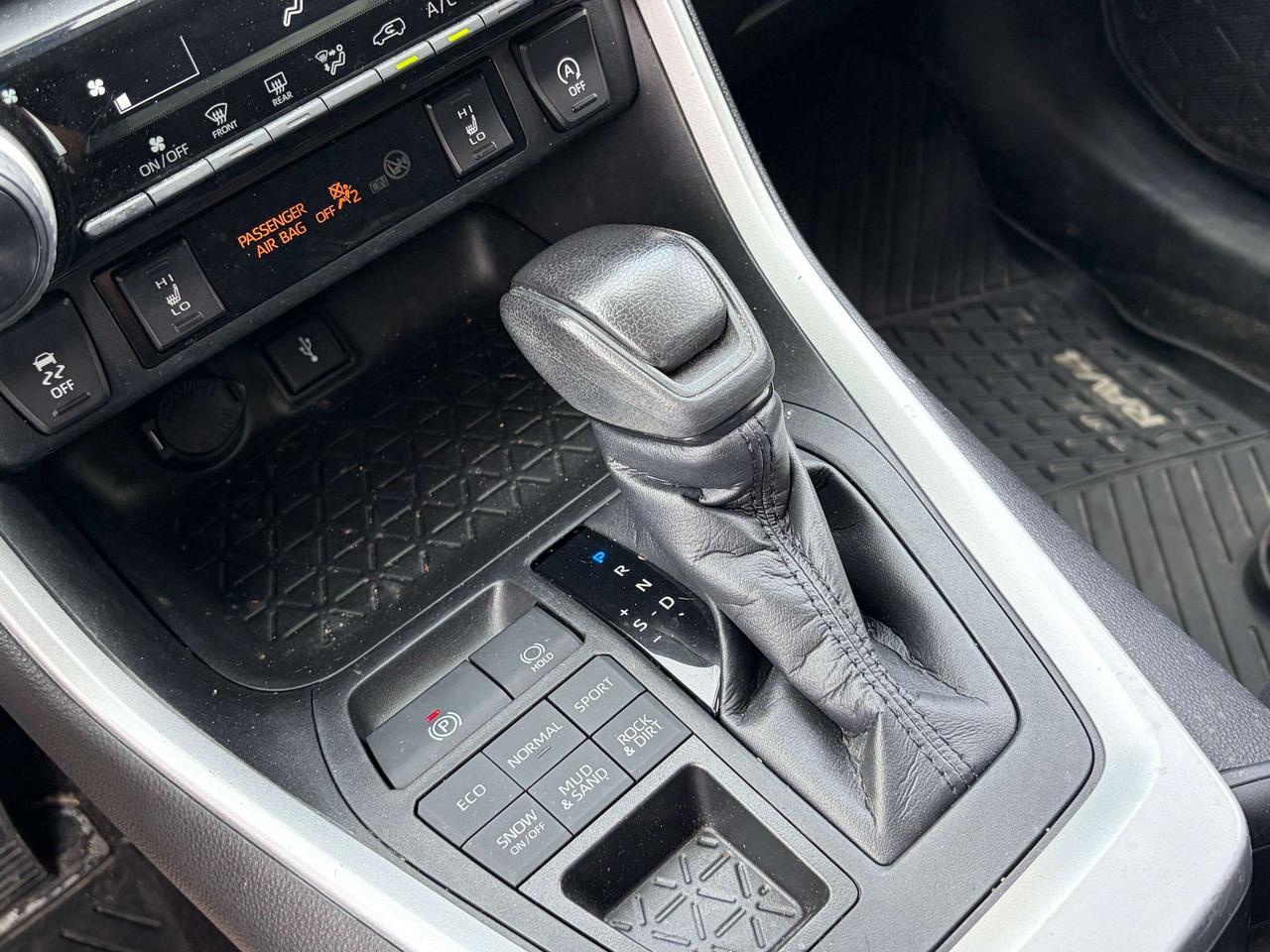 2021 Toyota RAV4 LE Photo