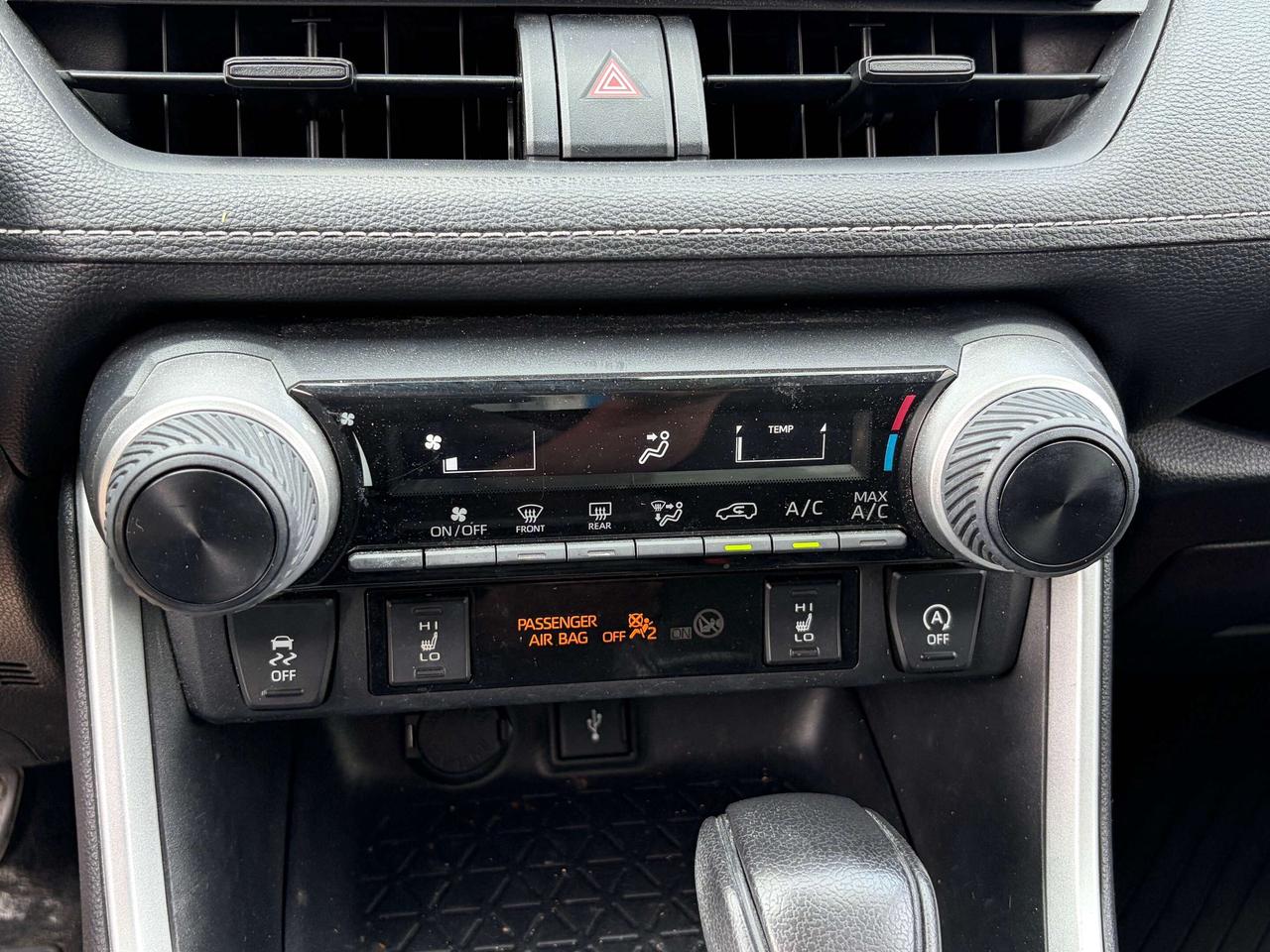 2021 Toyota RAV4 LE Photo