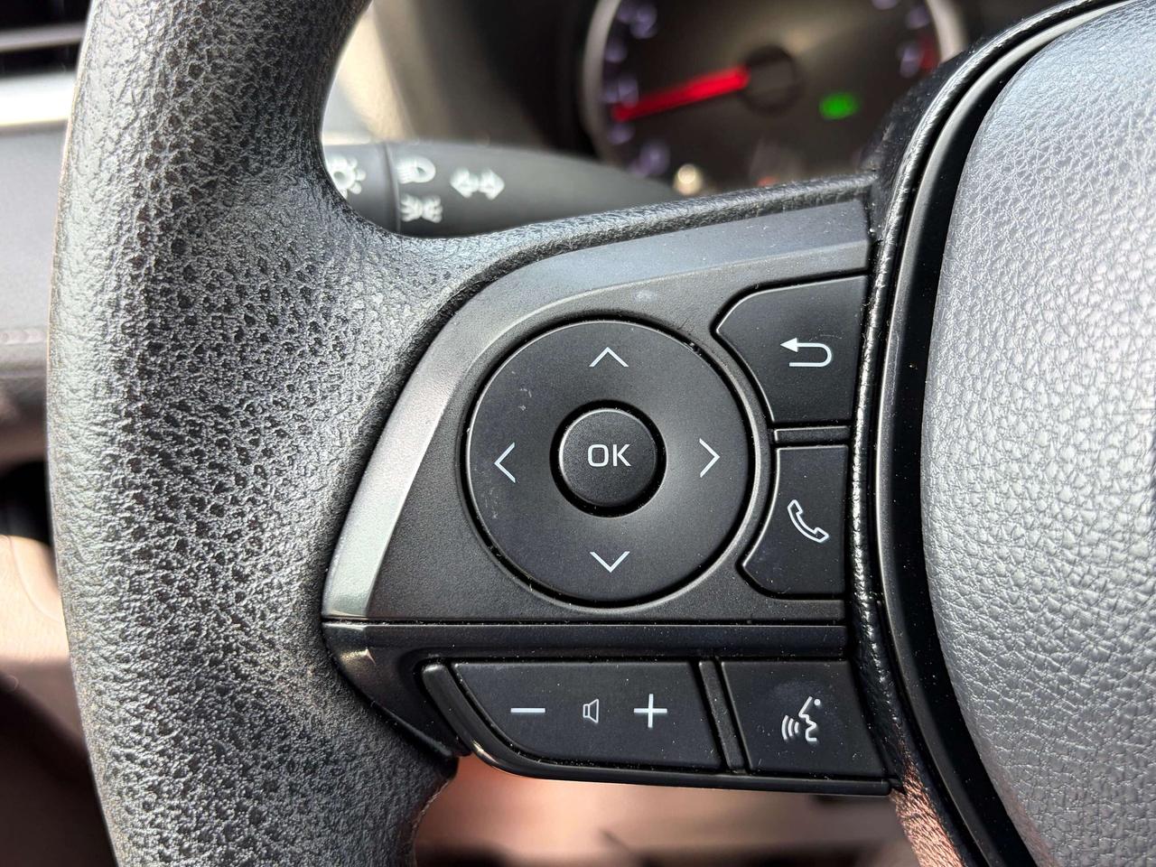 2021 Toyota RAV4 LE Photo