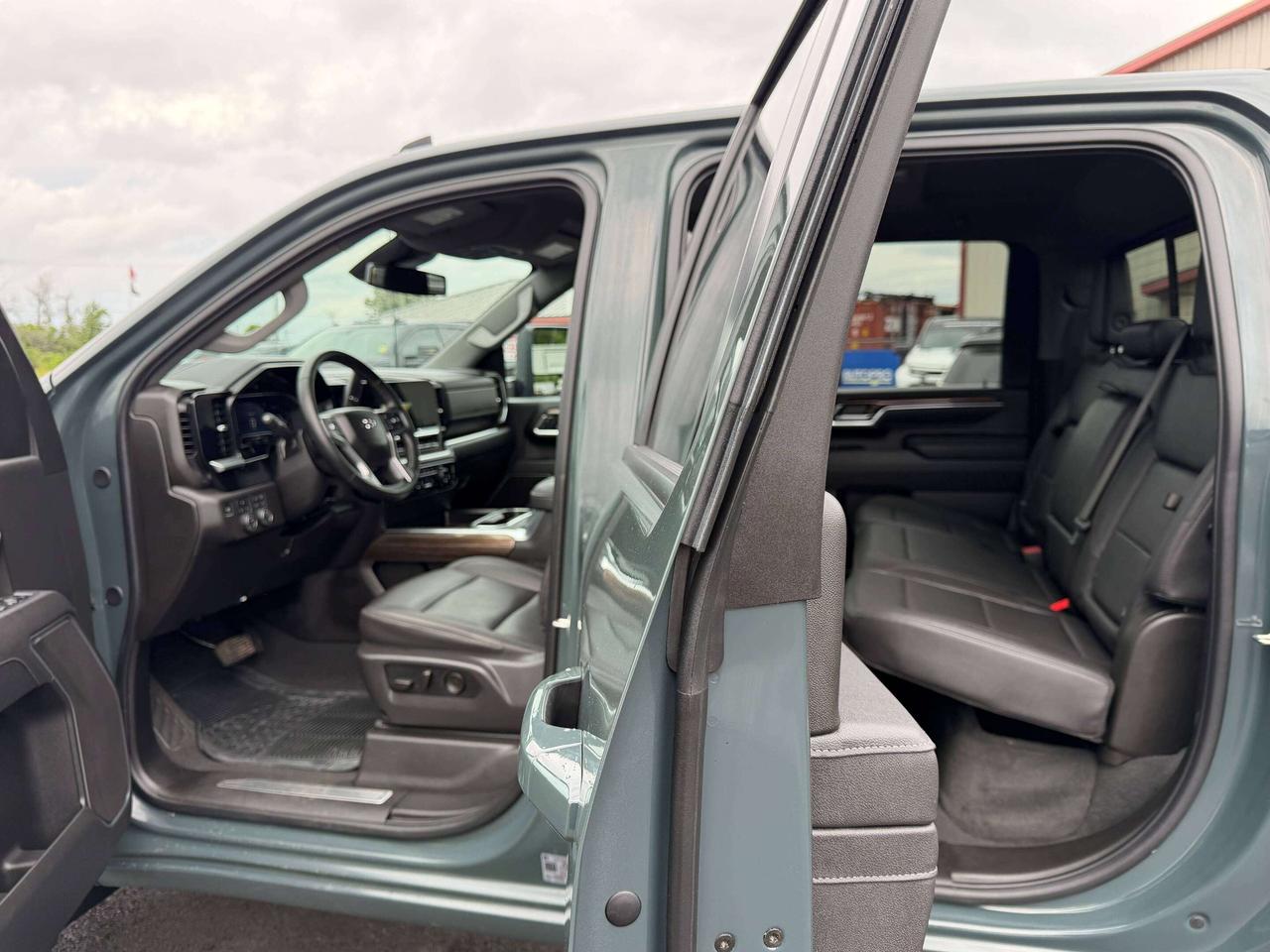 2025 Chevrolet Silverado 2500 LT Photo