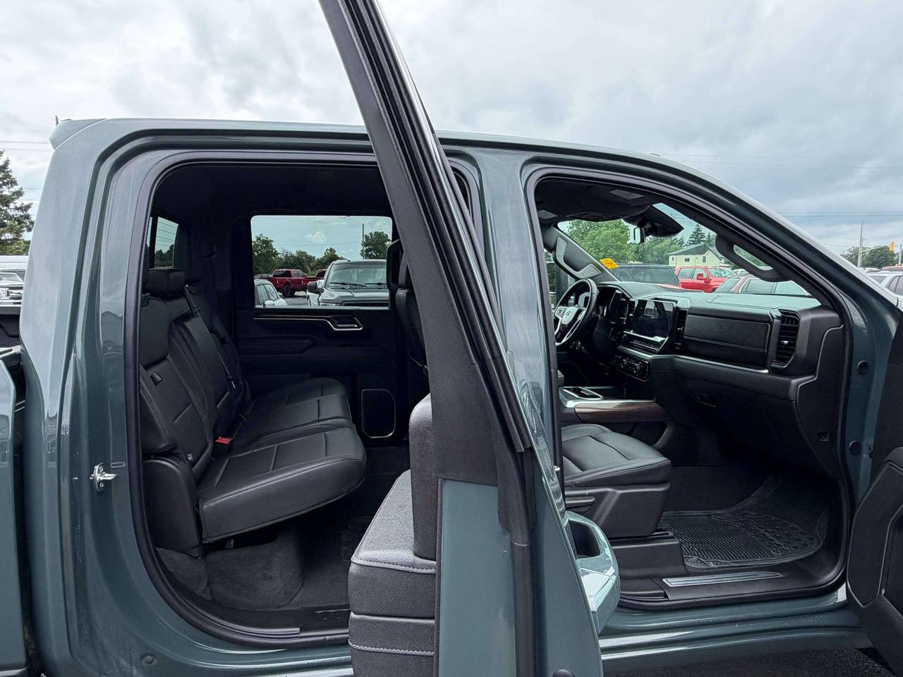 2025 Chevrolet Silverado 2500 LT Photo