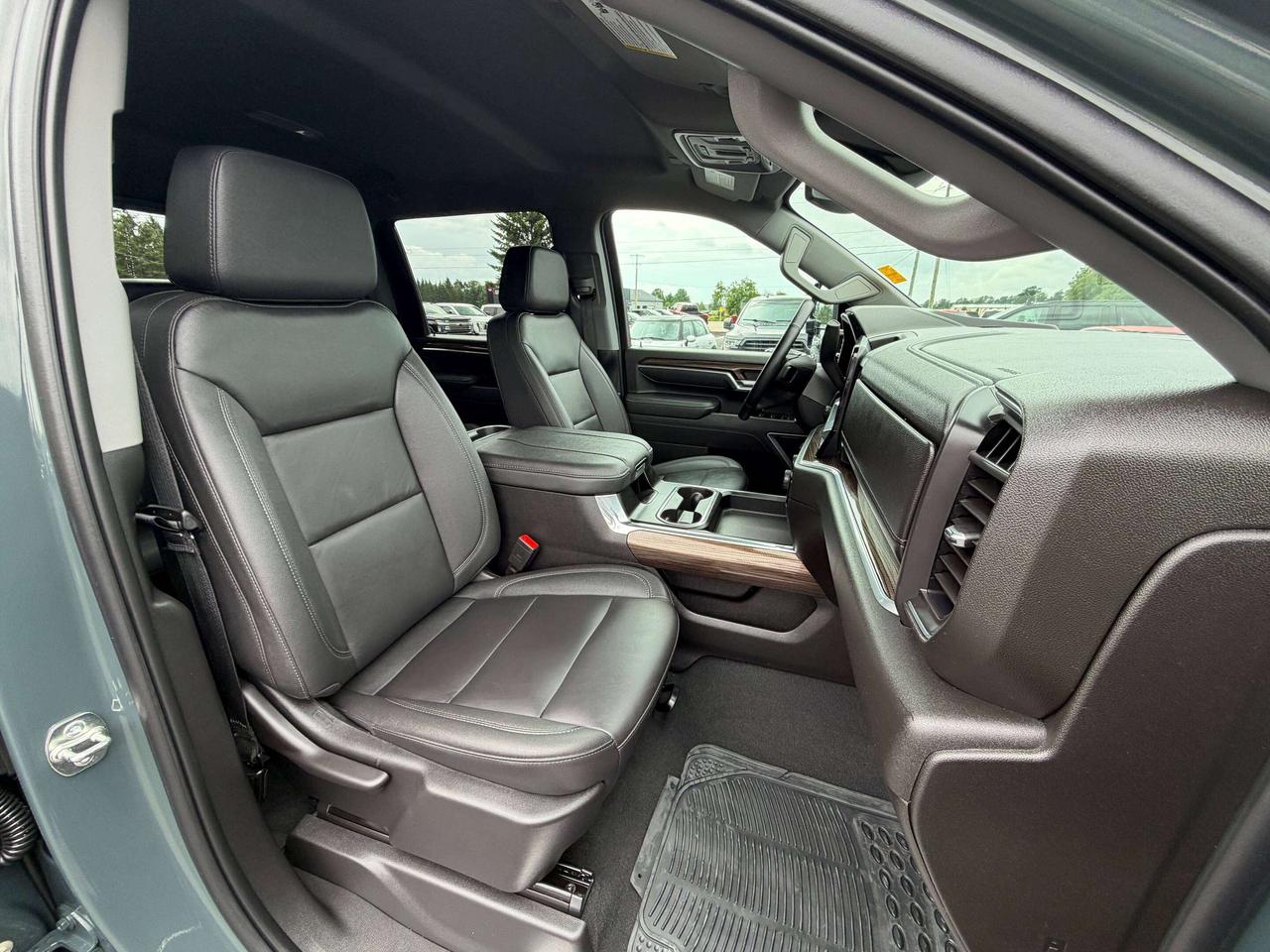 2025 Chevrolet Silverado 2500 LT Photo