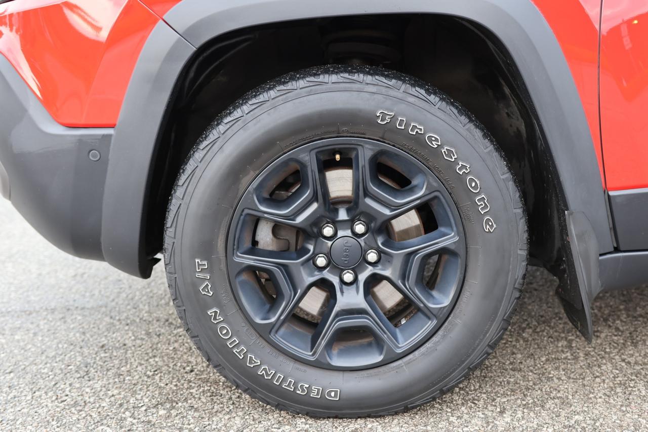 2019 Jeep Cherokee TRAILHAWK-ELITE-4WD-R STARTER/ADAPT CRUISE/NAV/BCA Photo